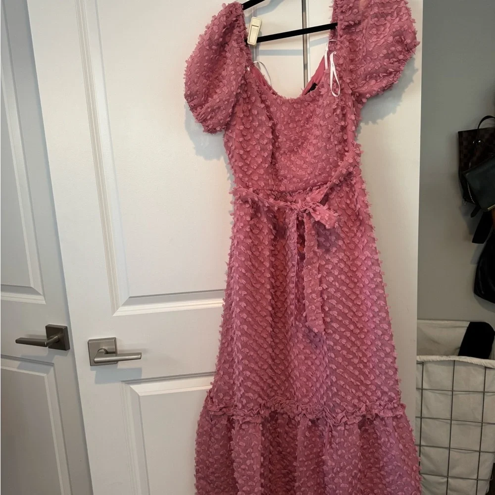 NWT Lulu’s Dramatically Chic Mauve Pink Clip Dot Puff Sleeve Midi Dress - Picture 3 of 6